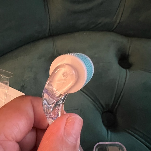 Viva spa Microneedle Facial Roller with 540 .25mm Needles To Rejuvenate Skin - Picture 11 of 12